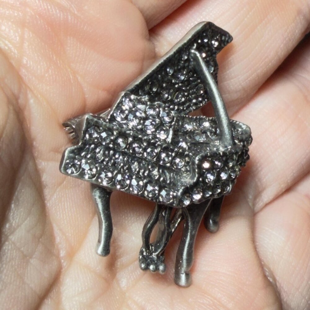 Piano Brooch Rhinestone Grand Piano Music Pin Silver Tone 1.25" - Picture 3 of 6